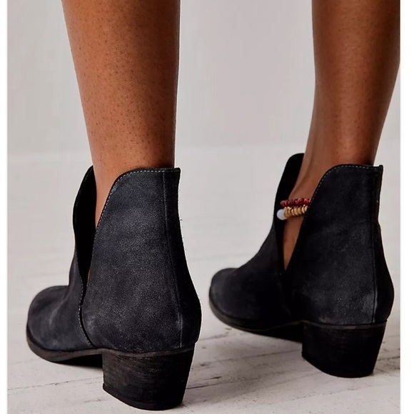 FREE PEOPLE Shoes Charm Double V Suede Ankle Block Heel Boot Size 38 or 7.5 New - Picture 3 of 8